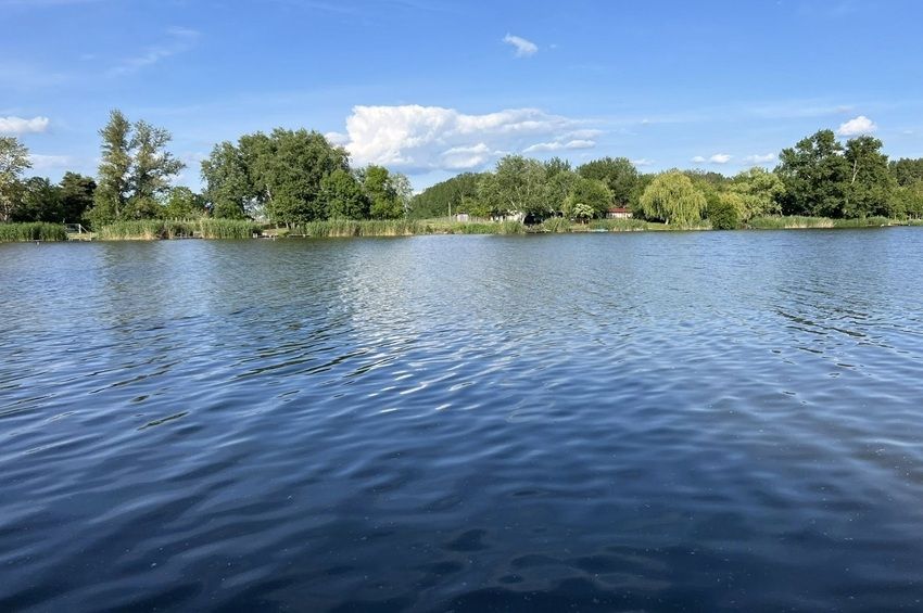Nyolc centiméterrel tudták növelni a Tiszaugi Holt-Tisza vízszintjét – fotókkal 