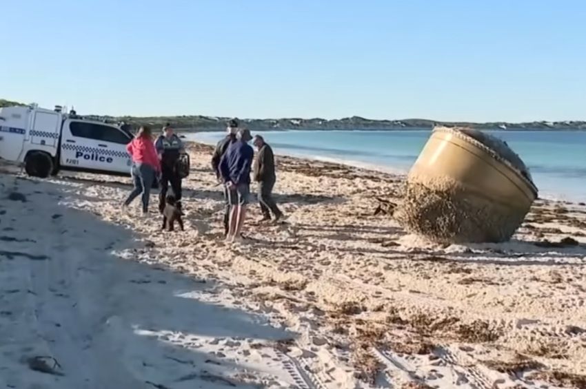 Ismeretlen eredetű, hengeralakú tárgyra bukkantak az ausztrál partoknál – videóval
