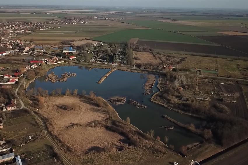 A Marosból érkező víz menti meg a kiszáradástól a kiszombori horgásztavat – videóval 