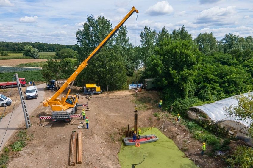Kitakarították a Vargahosszai-főcsatorna vízpótlását akadályozó zsilipet – fotókkal 