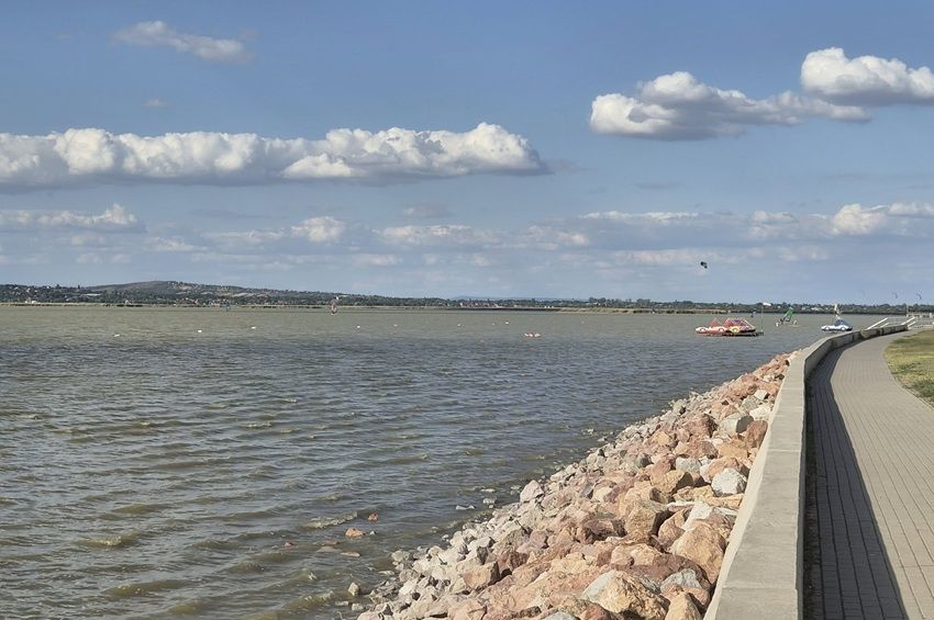 Válságértekezletet rendeztek a Velencei-tóról, beavatkozásra készül a vízügy