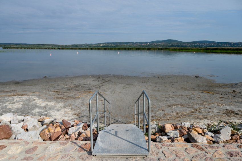 73 éves mélyponton a Velencei-tó vízállása, újra pusztulnak a halak