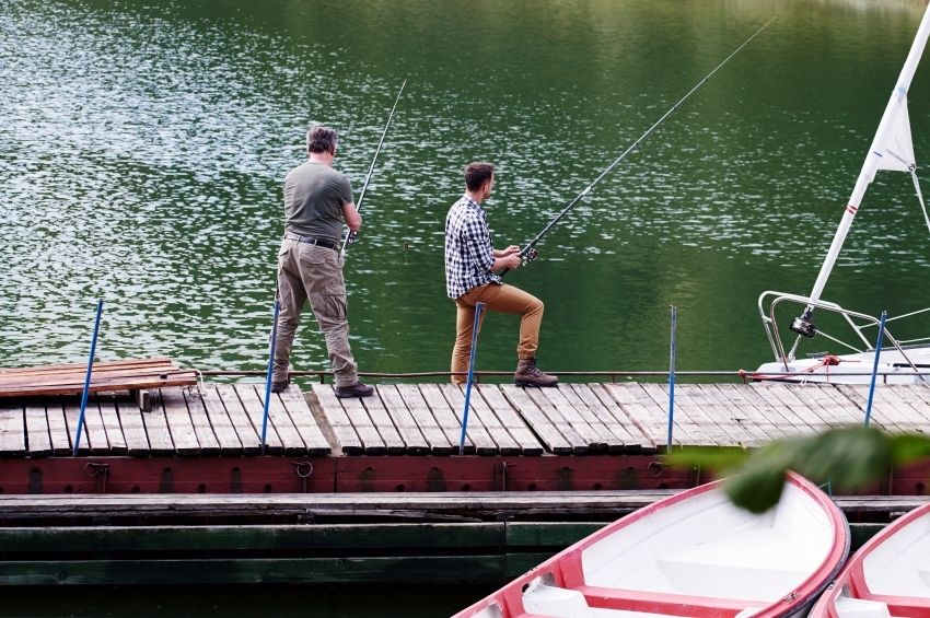 Megbüntettek egy hozzájárulás nélkül dolgozó horgászvezetőt a Balatonnál 