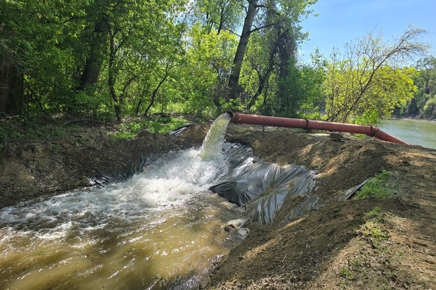 Elkezdték a Tiszaugi Holt-Tisza vízpótlását – fotókkal 