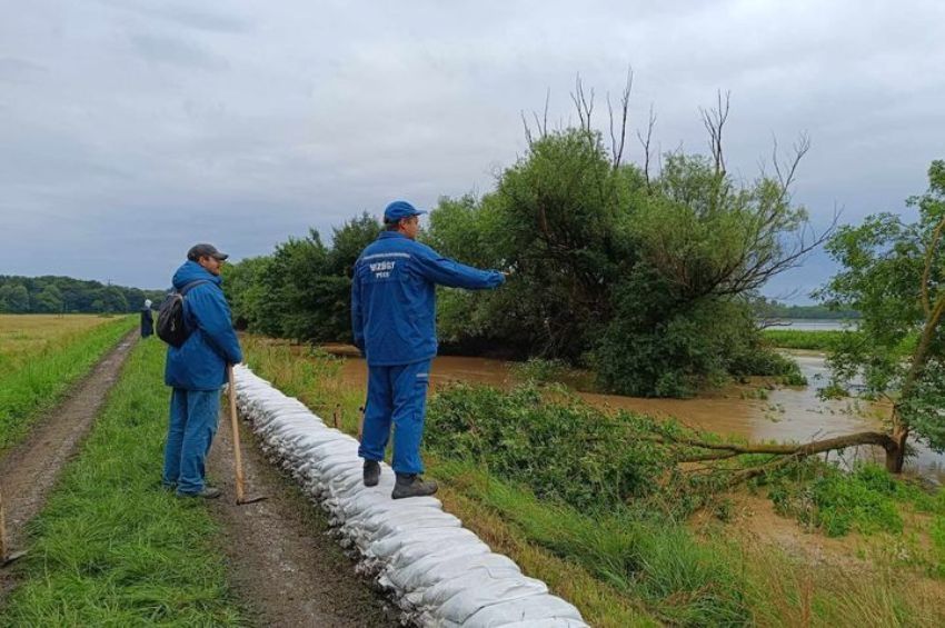 Folytatódik a vízügyi védekezés a Rábán és a Dunán