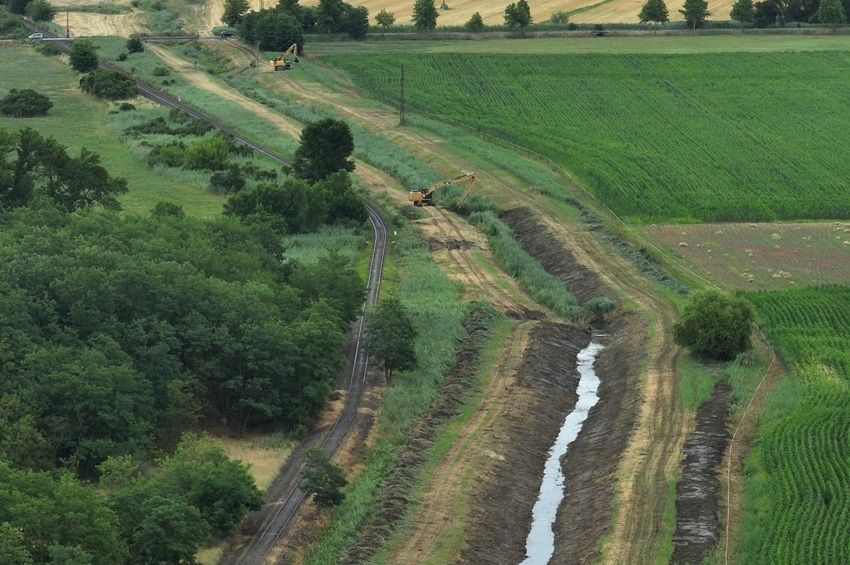 Magyar Hang: Leállította a vízügy a Zagyva kotrását