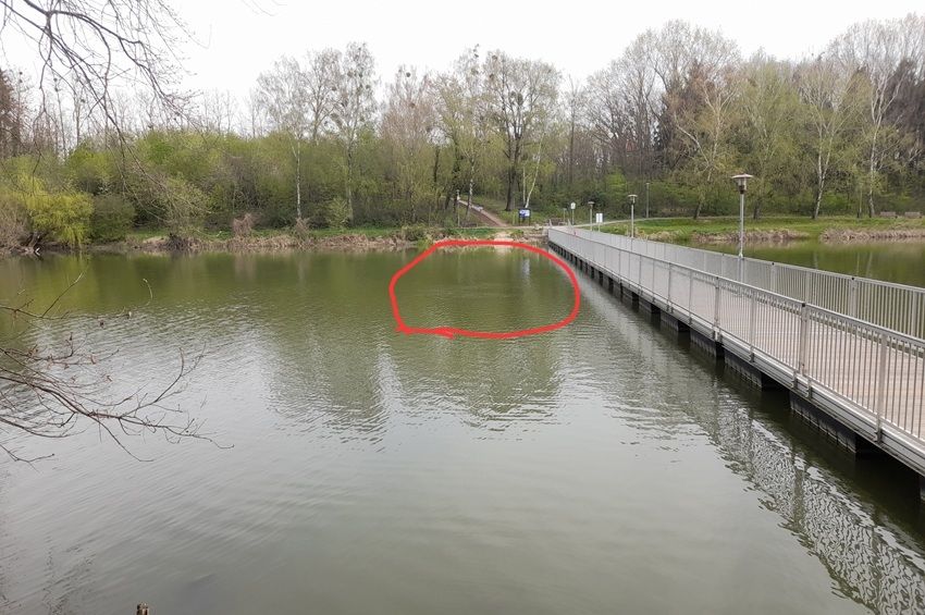 Évek óta ugyanott áll egy küszcsapat a Gébárti-víztározóban